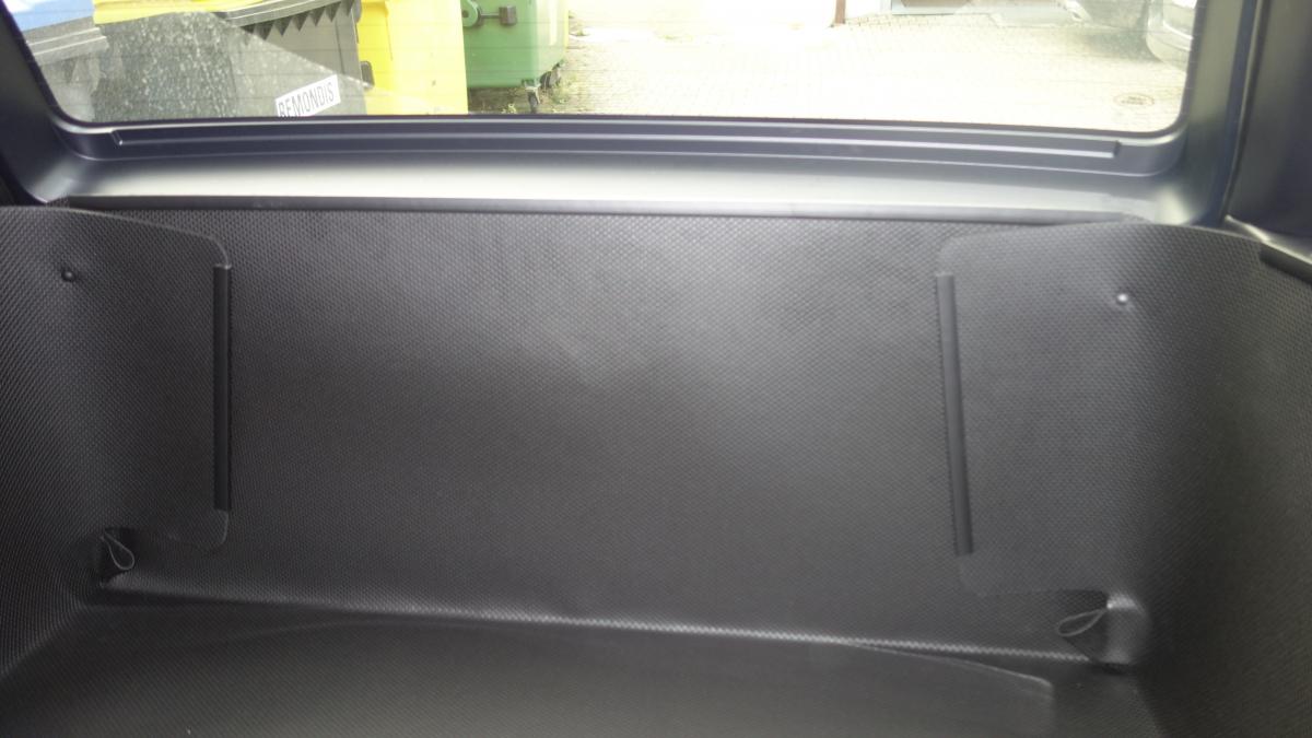 Die Heckklappe Ihres Land Rover Discovery 5 wird ohne eine kleine Ecke auszulassen hervorragend geschützt.